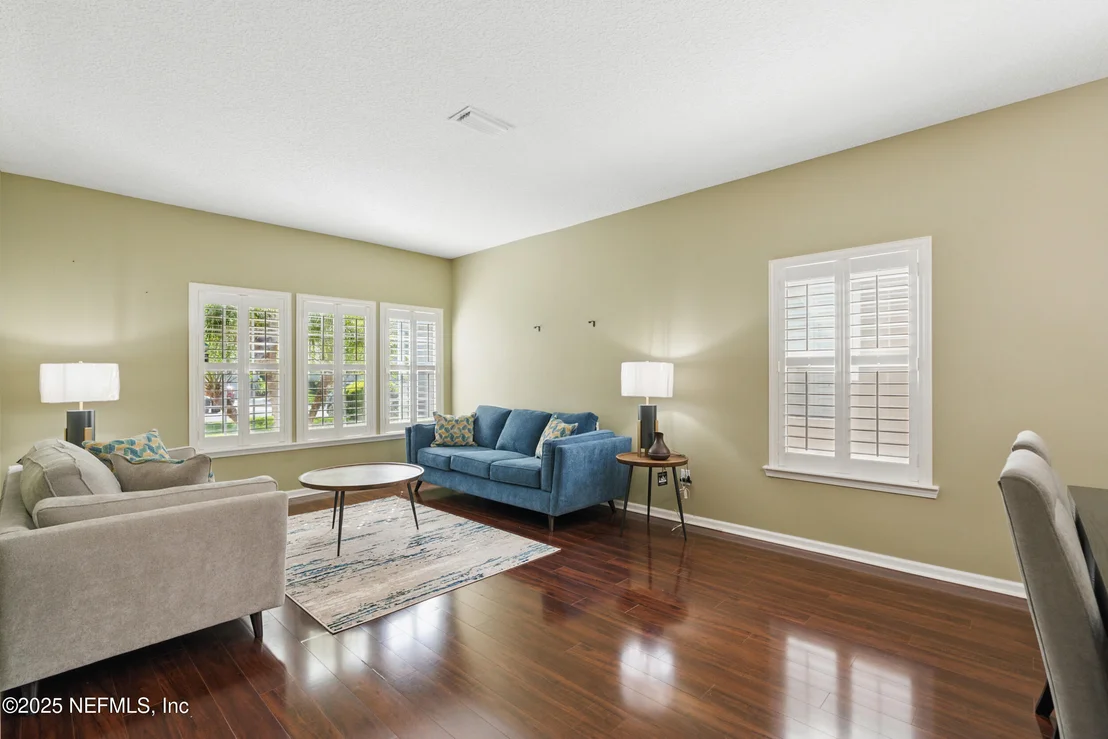 Photo of 187 SILVER GLEN Avenue