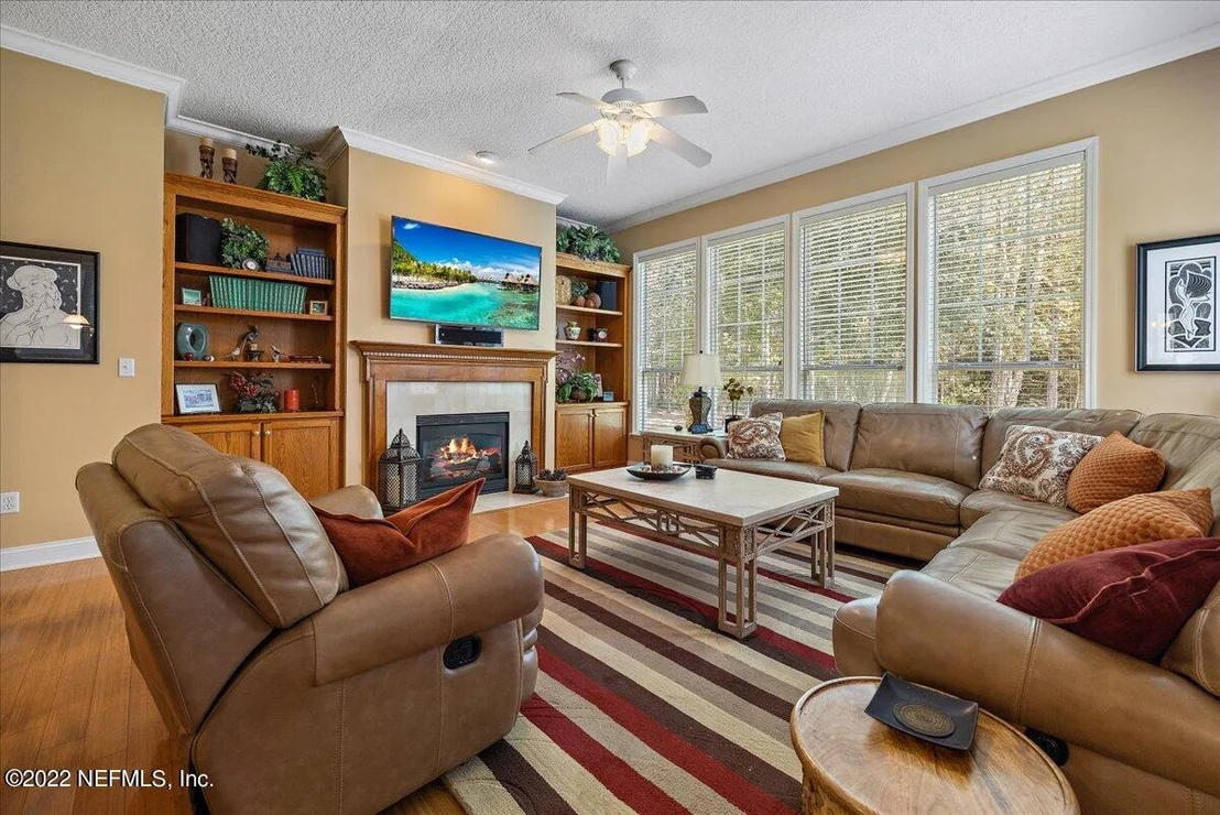 Photo of 816 EAGLE POINT Drive