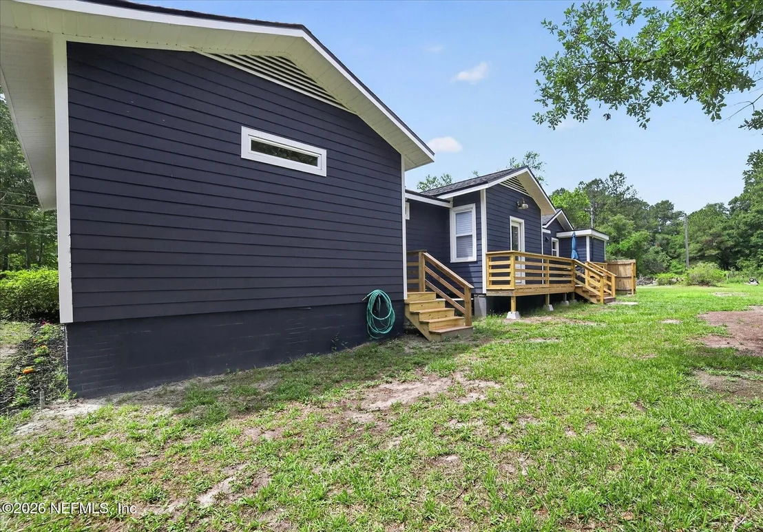 Photo of 28180 LAKE HAMPTON Road