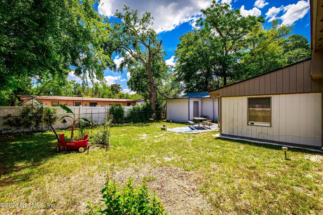 Photo of 5242 HELM Avenue