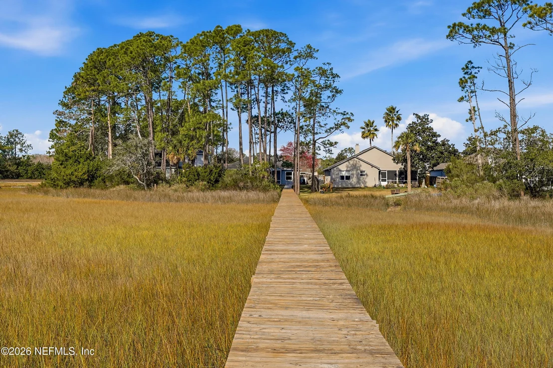Photo of 305 ISLAND LANDING Drive