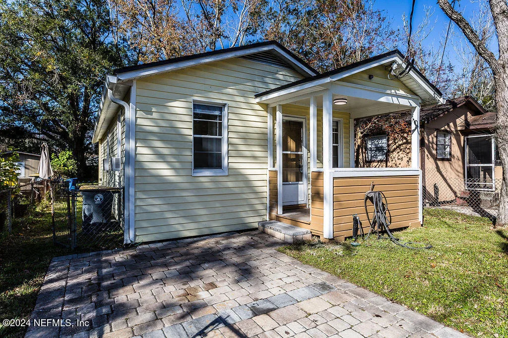 Photo of 1132 DIVISION Street