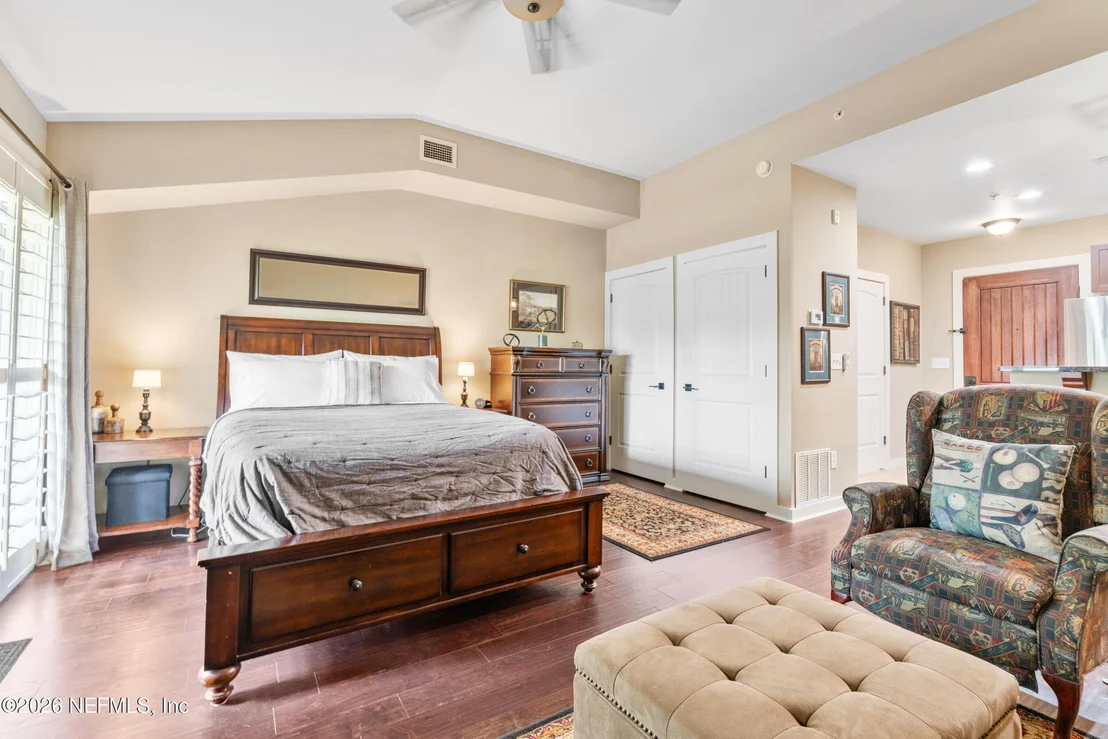 Photo of Unit 302 at 955 REGISTRY Boulevard