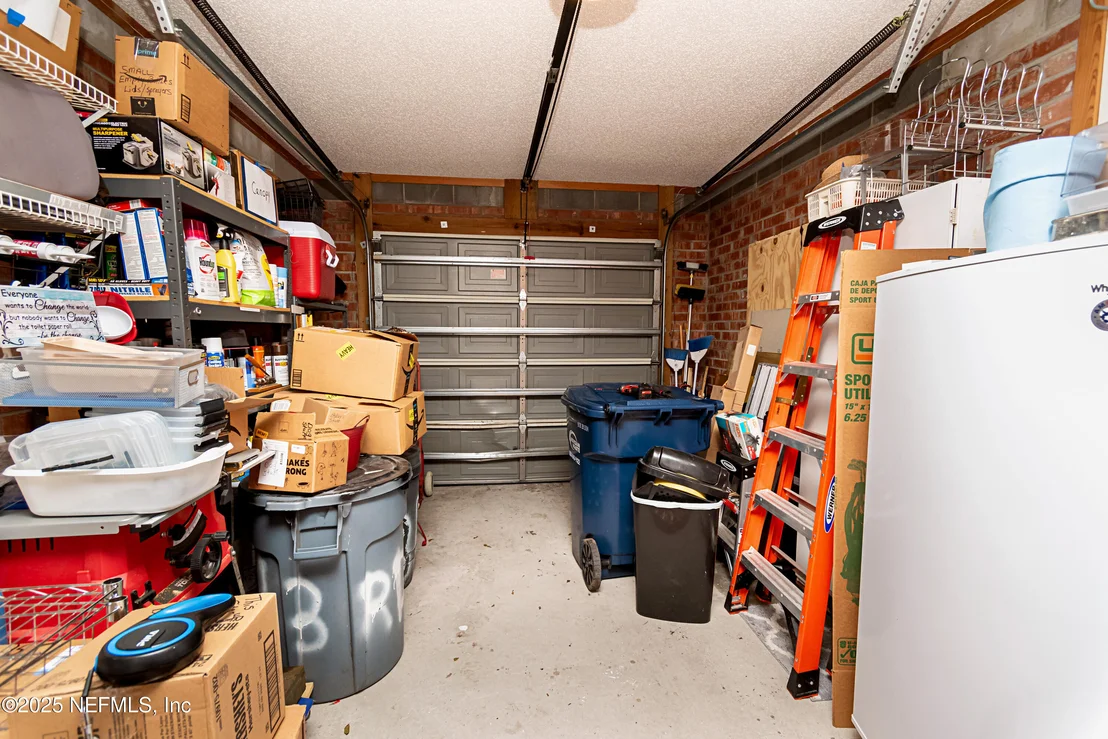 Photo of 231 3RD (INCLUDES ADJACENT LOT) Street W