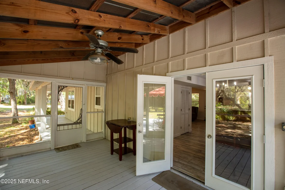 Photo of 303 SE 3RD Avenue