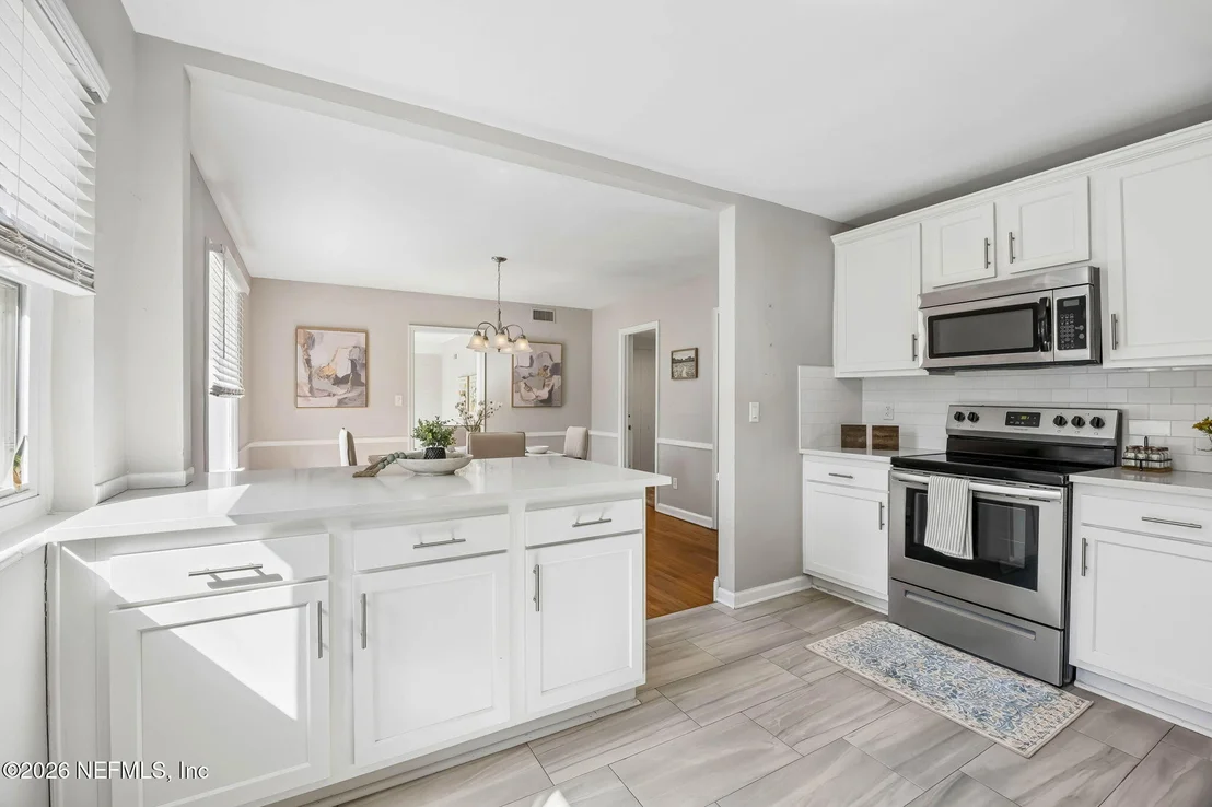 Photo of 4844 ALGONQUIN Avenue
