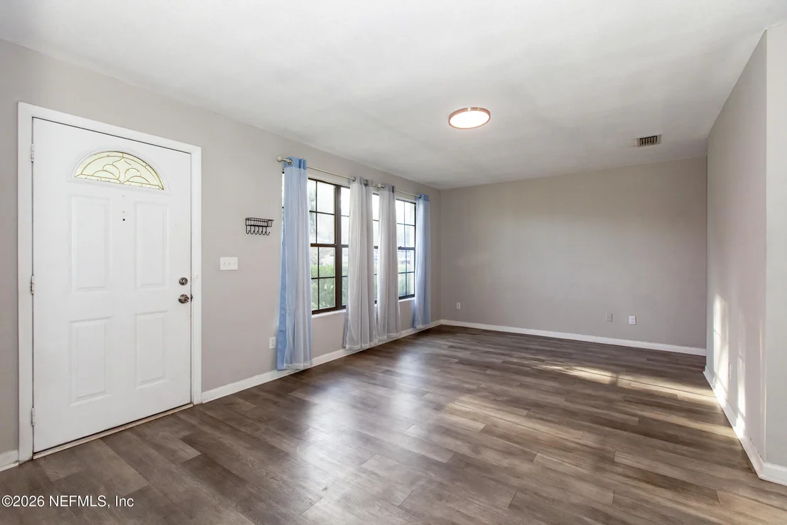 Photo of 2233 LA VALLE Drive