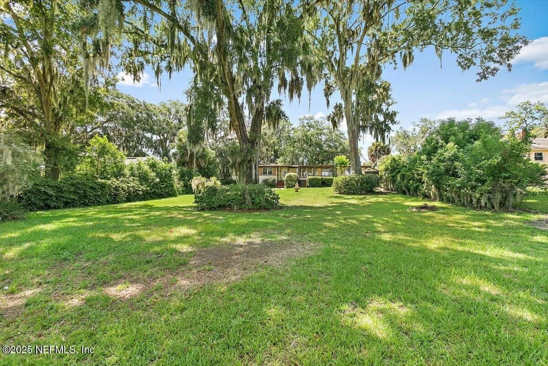 Photo of 5855 DICKSON Road