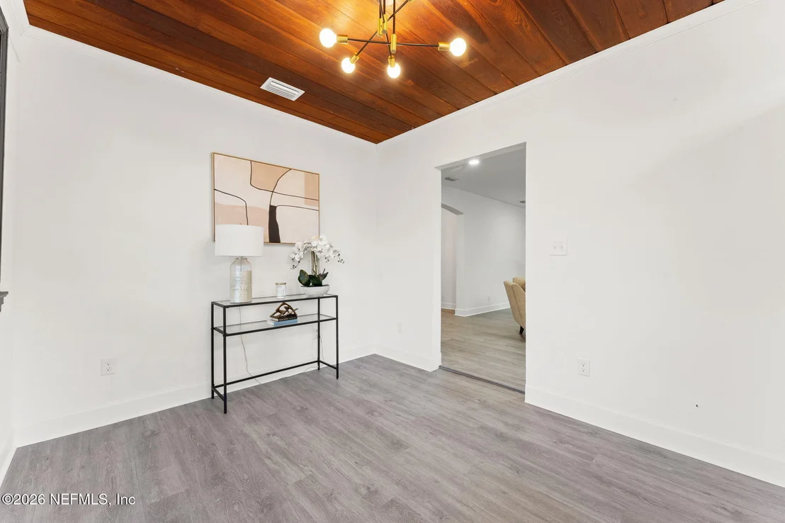Photo of 2131 REDFERN Road