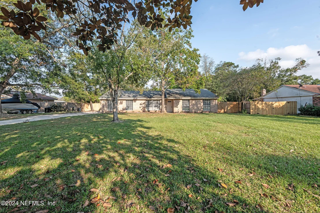 Photo of 7995 SARCEE Trail