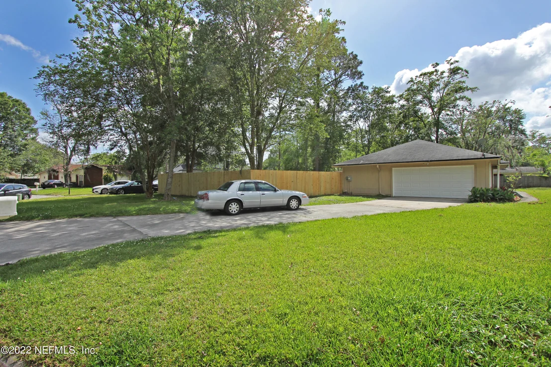 Photo of 8147 WEYBRIDGE Drive