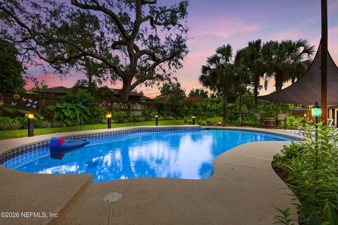 Photo of 905 MIDDLERIDGE Court