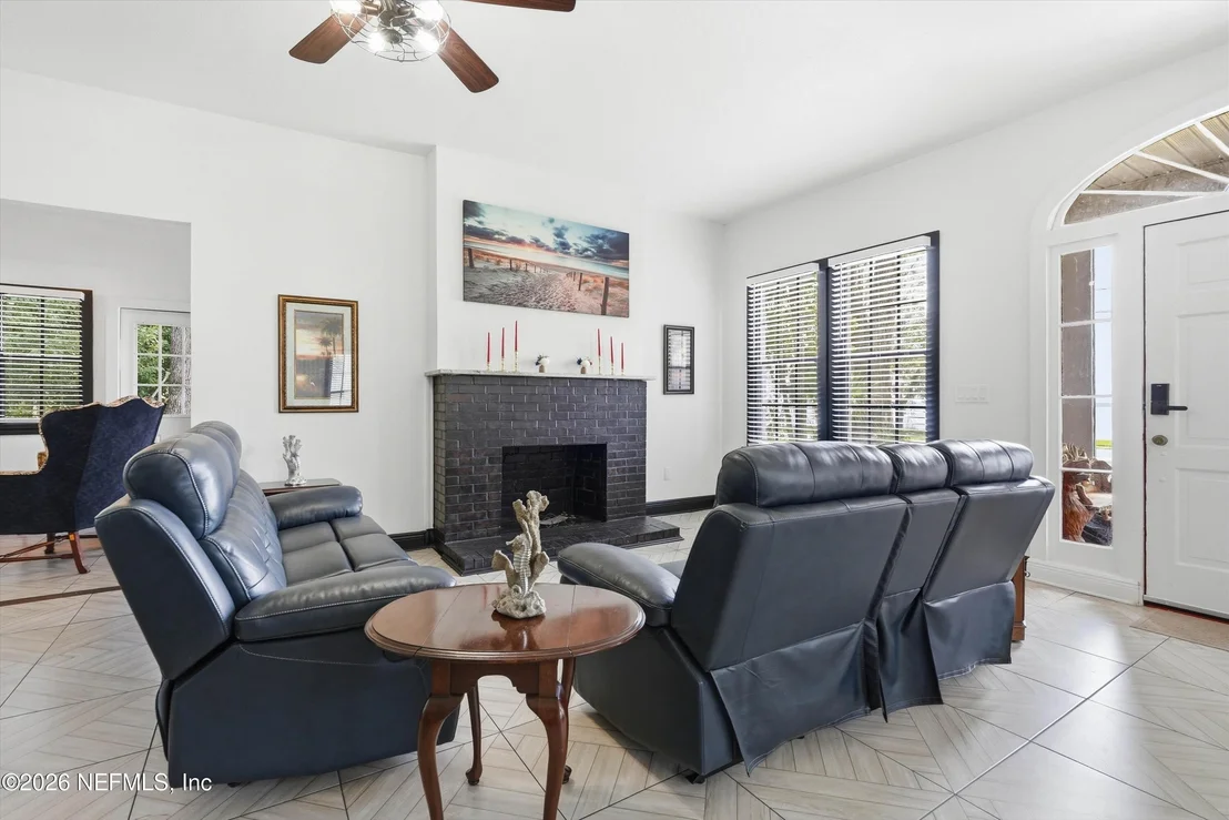 Photo of 1434 RIVER Road