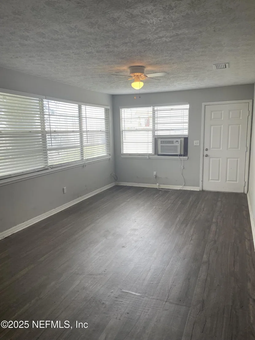 Photo of 130 GASSETT Road