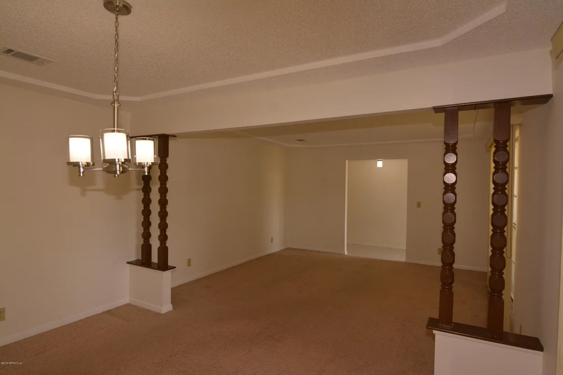 Photo of 2518 LANG Avenue