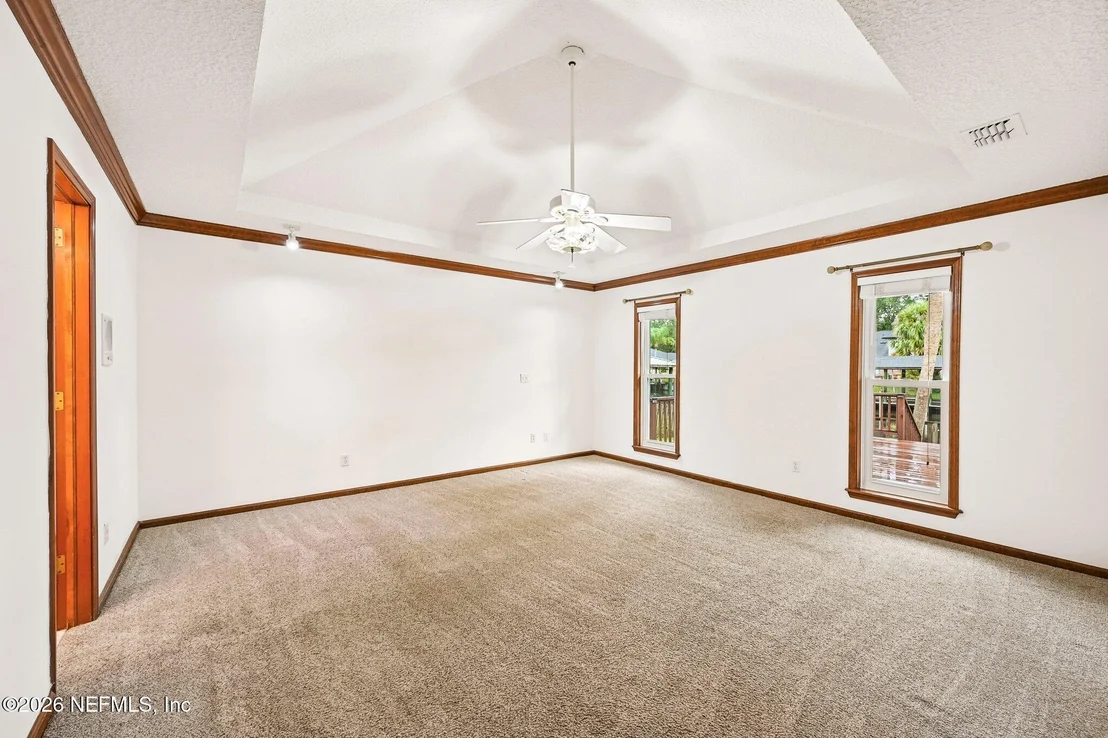 Photo of 331 OAK Drive S