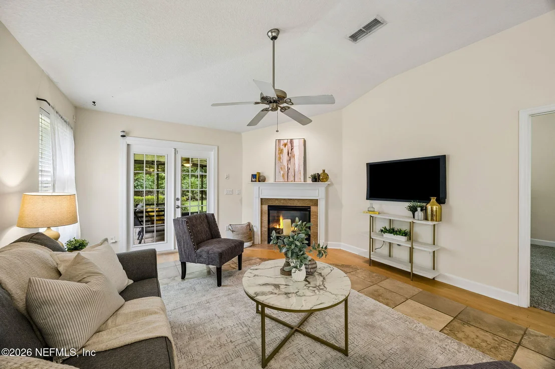 Photo of 556 REDBERRY Lane