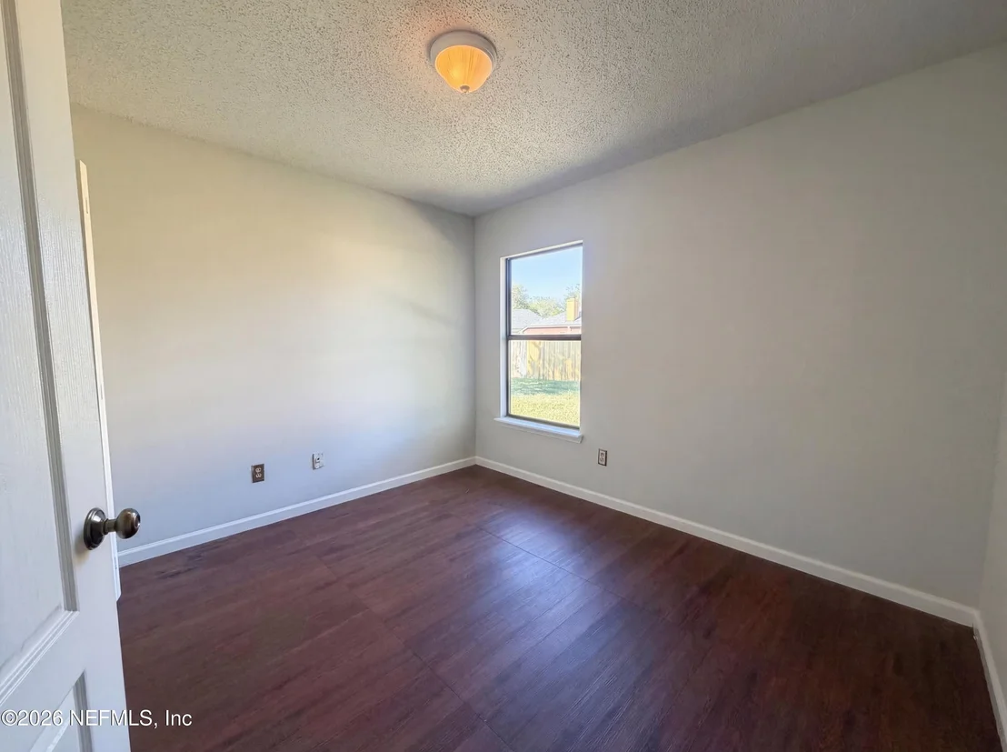 Photo of 585 THORNBERRY Road