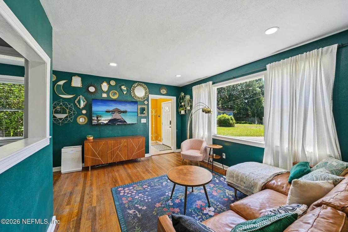 Photo of 1315 AZALEA Drive
