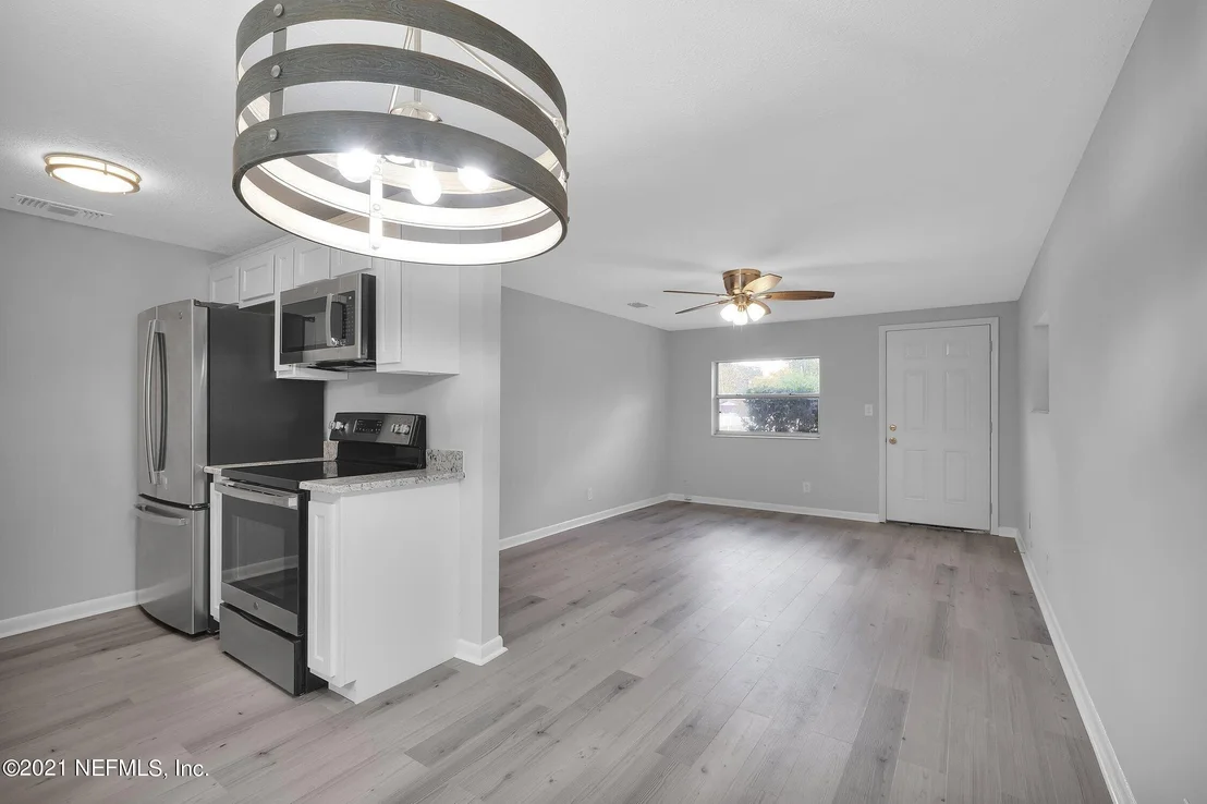 Photo of 390 WOODSIDE Drive