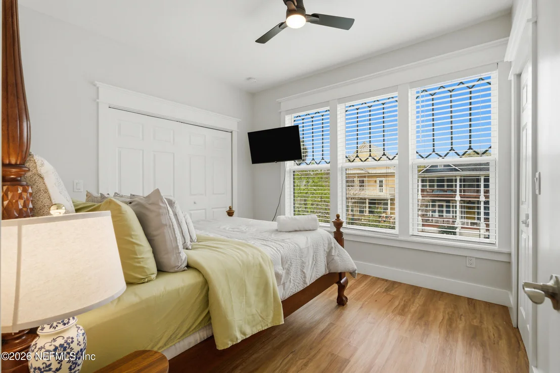 Photo of 1217 WALNUT Street