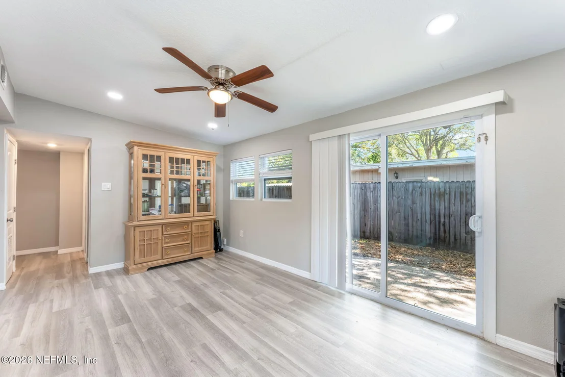 Photo of 7541 MAYAPPLE Road