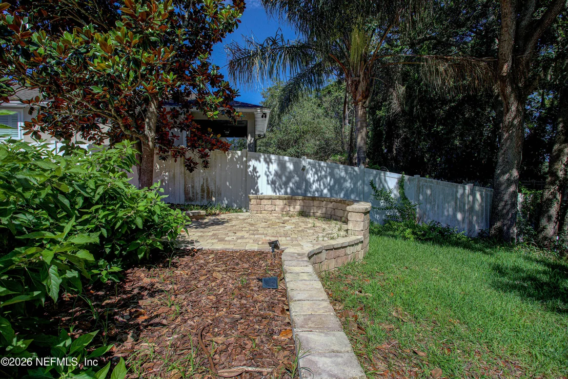 Photo of 40 HOWLAND Drive