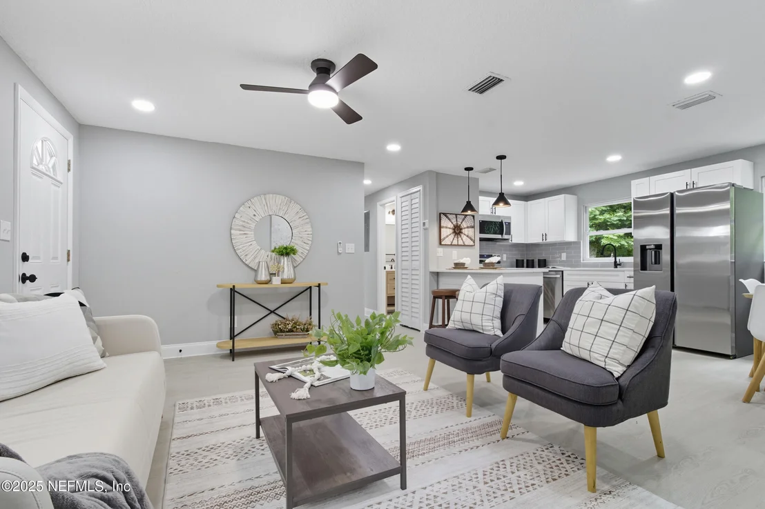 Photo of 337 SONORA Drive