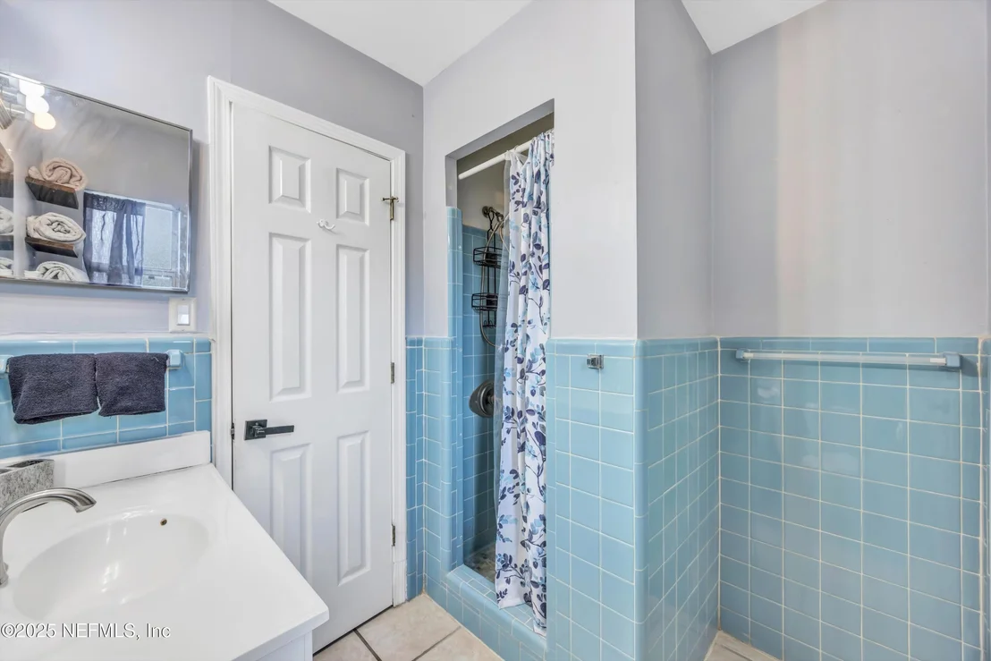 Photo of 1005 LAS ROBIDA Drive