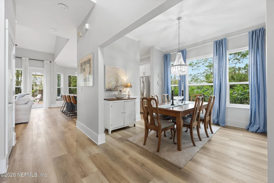 Photo of 521 SUNSET Drive
