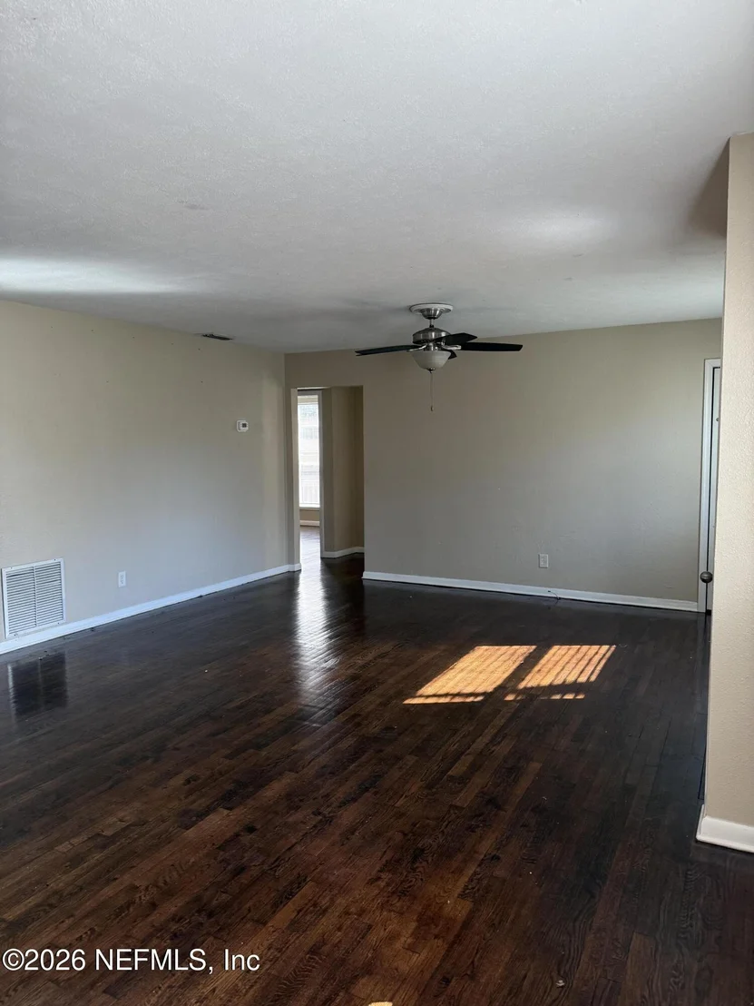 Photo of 8515 MAPLE Street