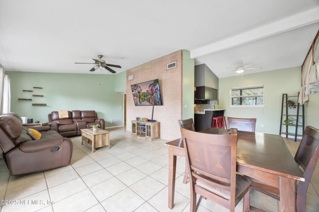 Photo of 1005 LAS ROBIDA Drive