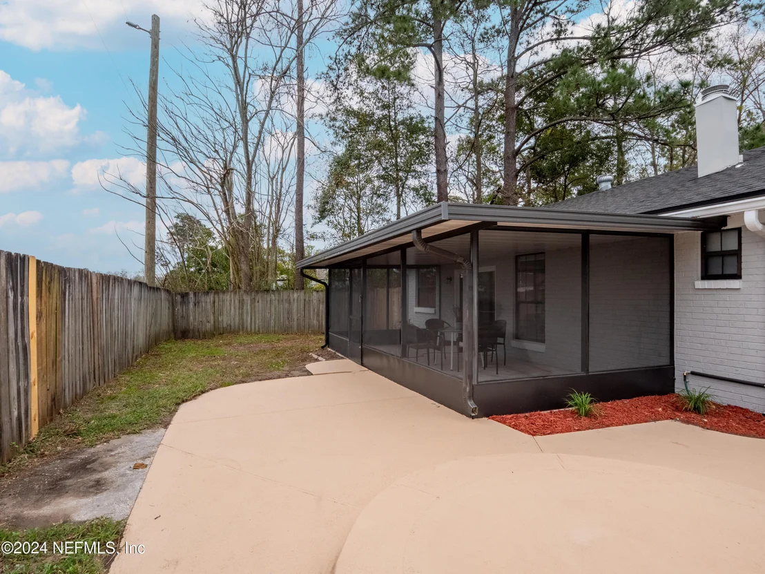 Photo of 8327 POINTER Drive N