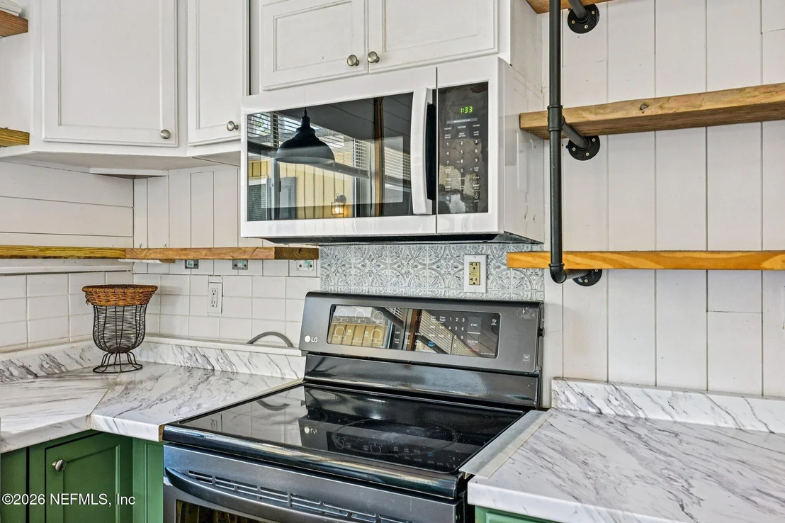 Photo of 1044 HALIFAX Road