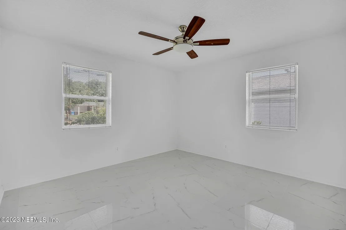 Photo of 2233 MAPLE LEAF Drive E