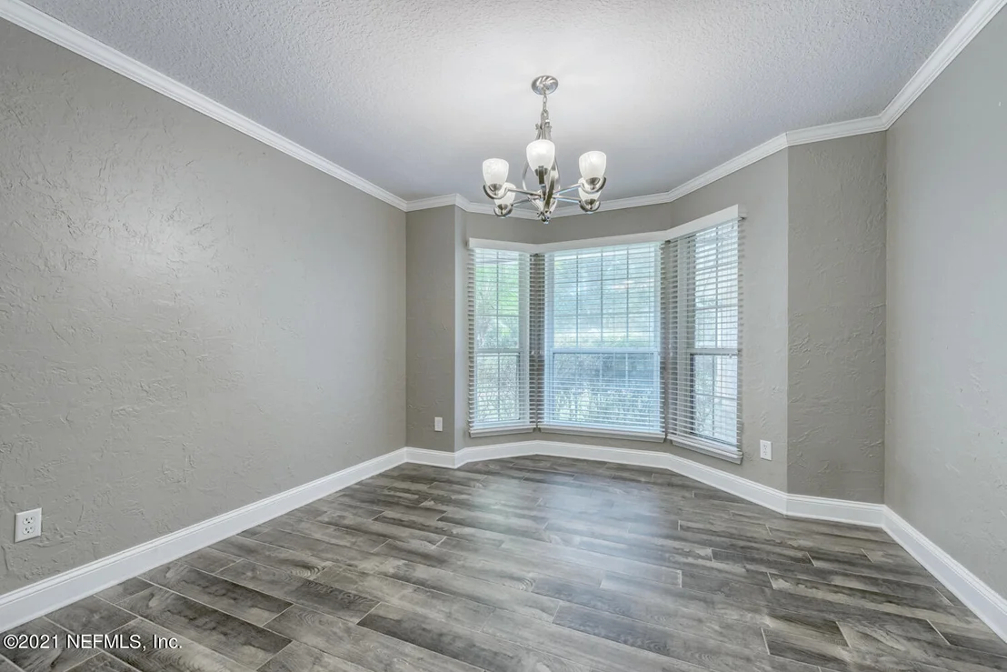 Photo of 370 CIRCLE Drive W