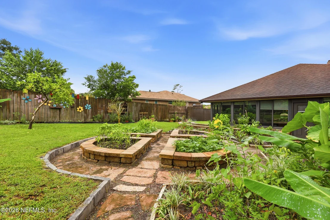 Photo of 905 MIDDLERIDGE Court