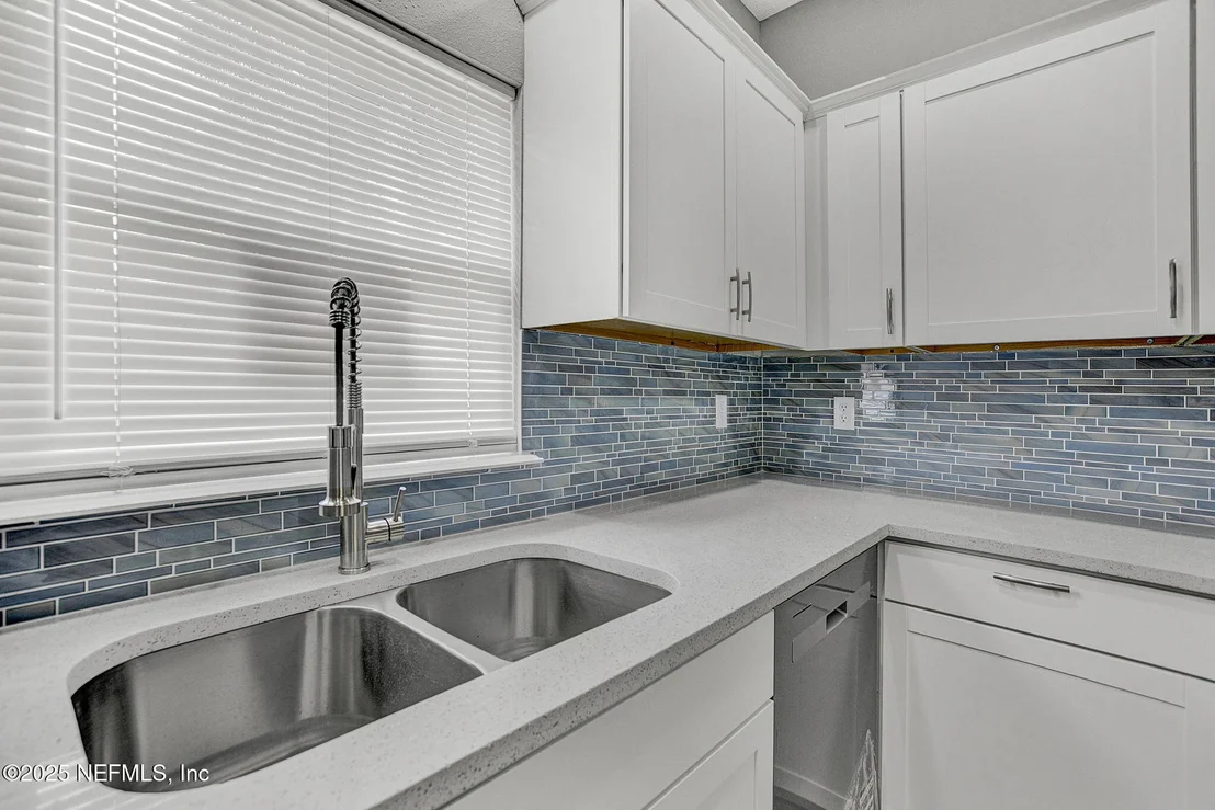 Photo of 6868 CRANE Avenue
