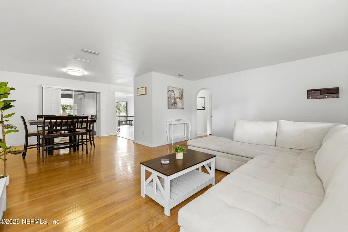 Photo of 7484 SPINOLA Road
