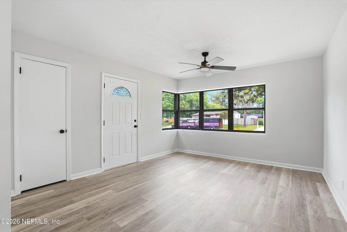 Photo of 1138 HALIFAX Road