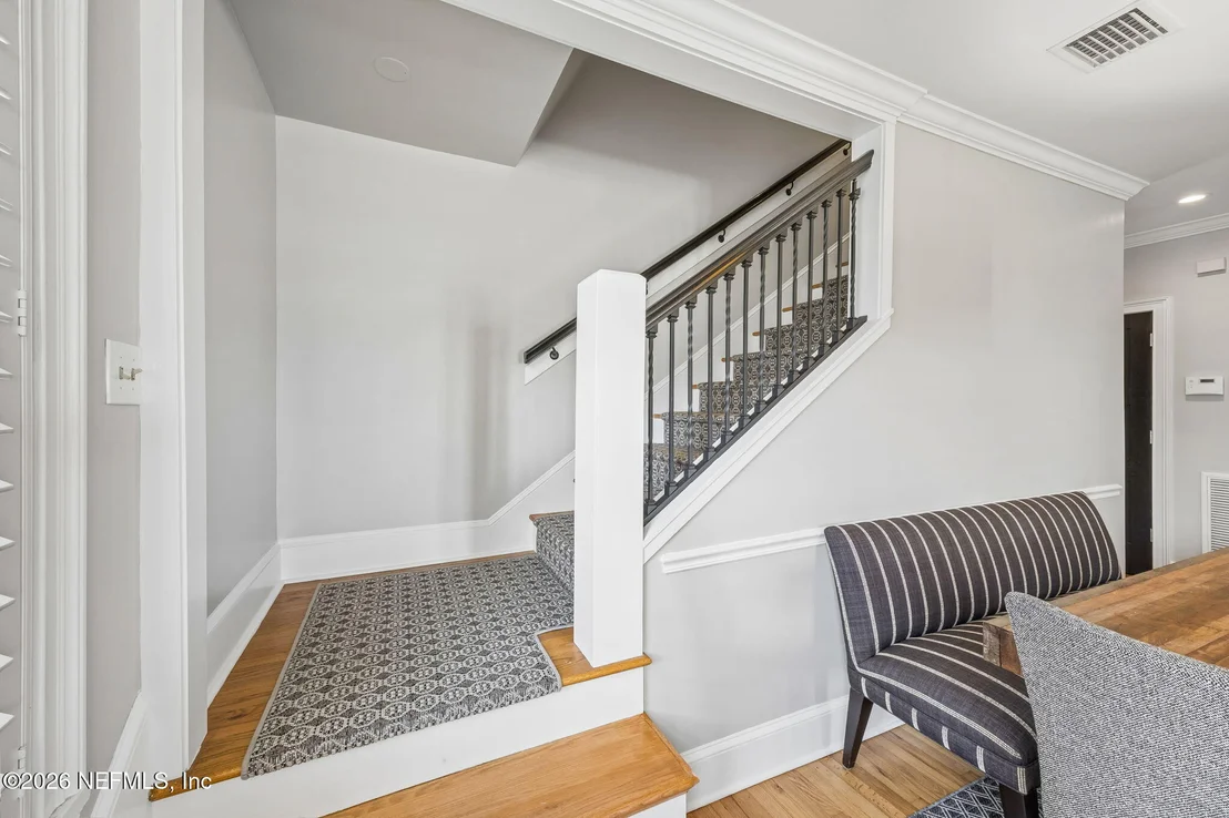 Photo of 1676 RIVER Road