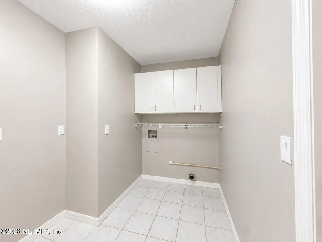 Photo of 3345 KINGS Road S