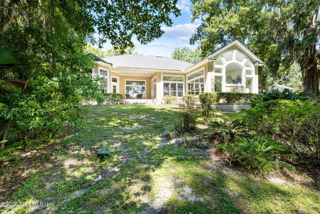 Photo of 686 FREDERIC Drive