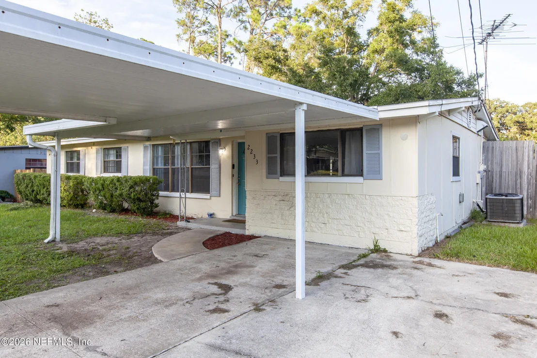 Photo of 2233 LA VALLE Drive