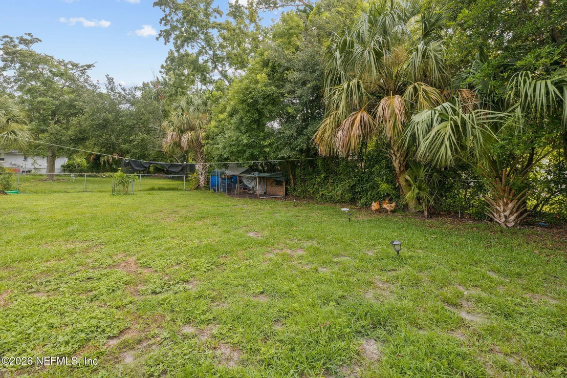Photo of 7403 ROSLYN Road