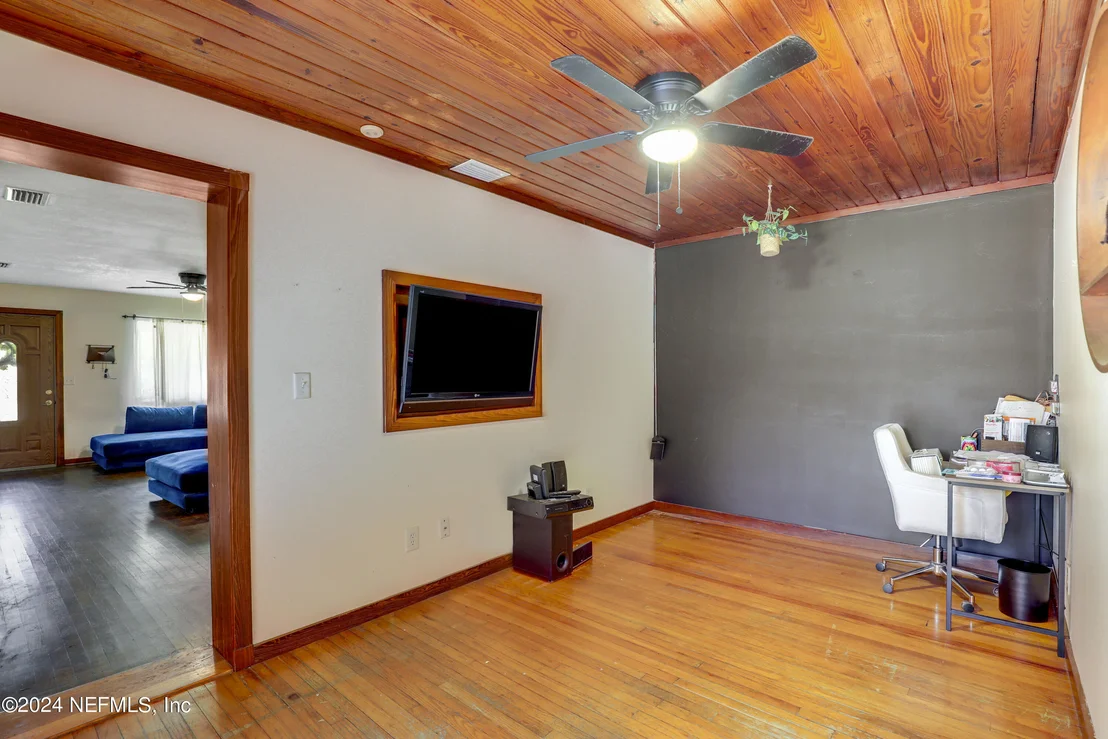 Photo of 2401 CALADIUM Road