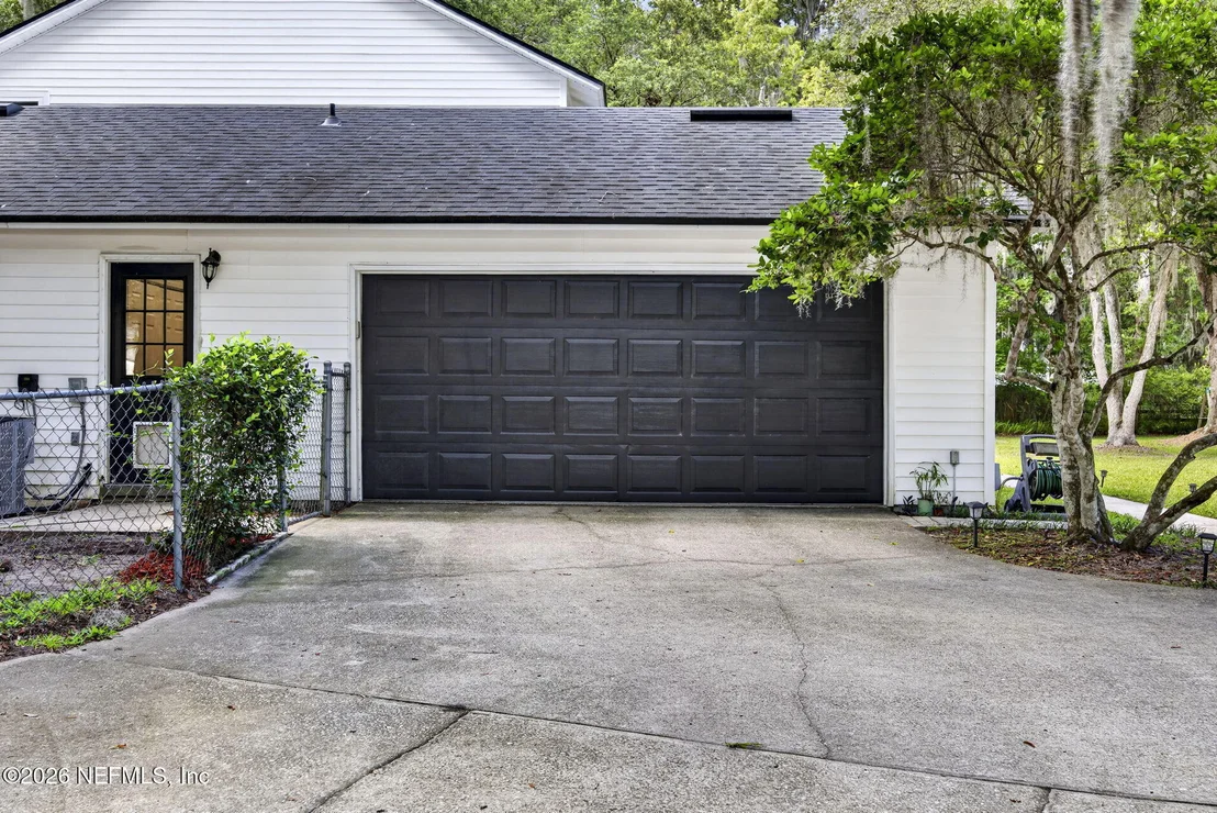 Photo of 8221 FOREST Court