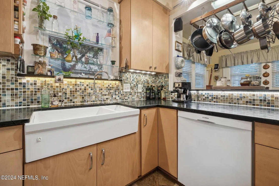 Photo of 3237 RANDALL Street