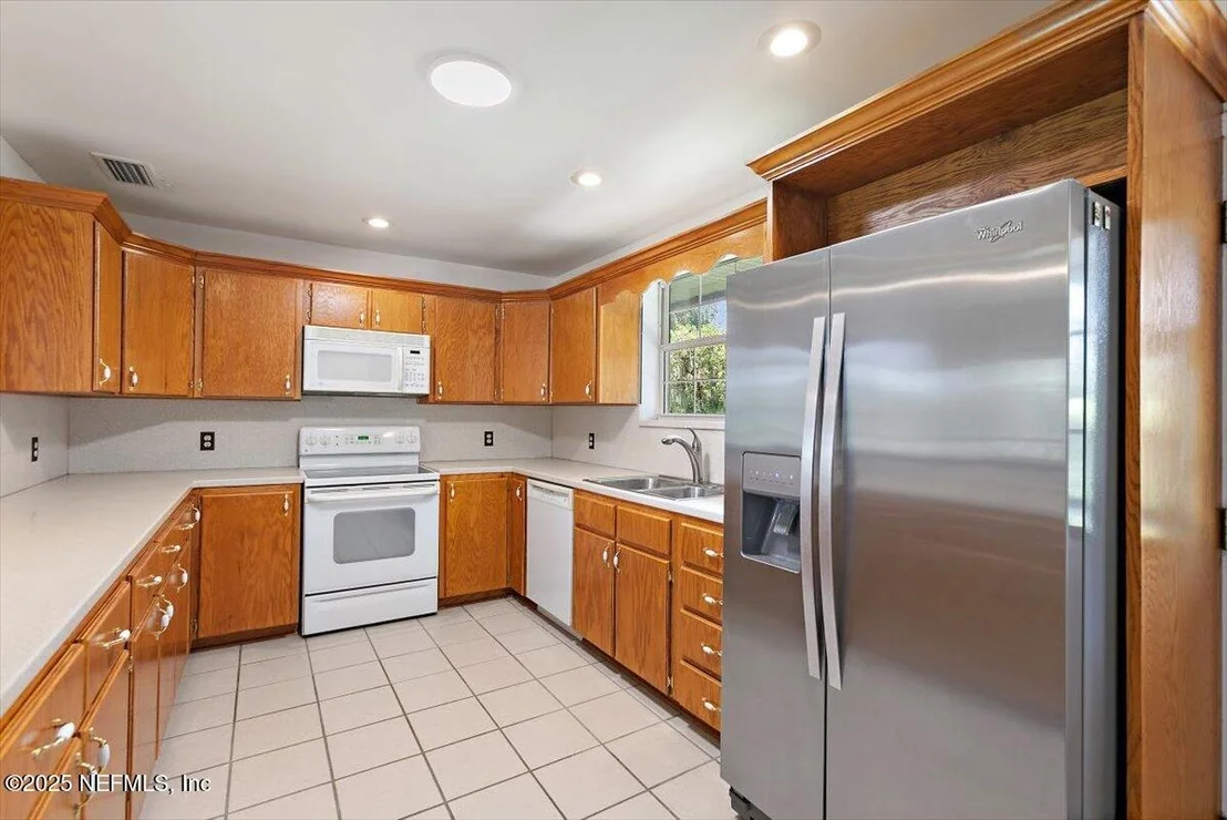 Photo of 5855 DICKSON Road