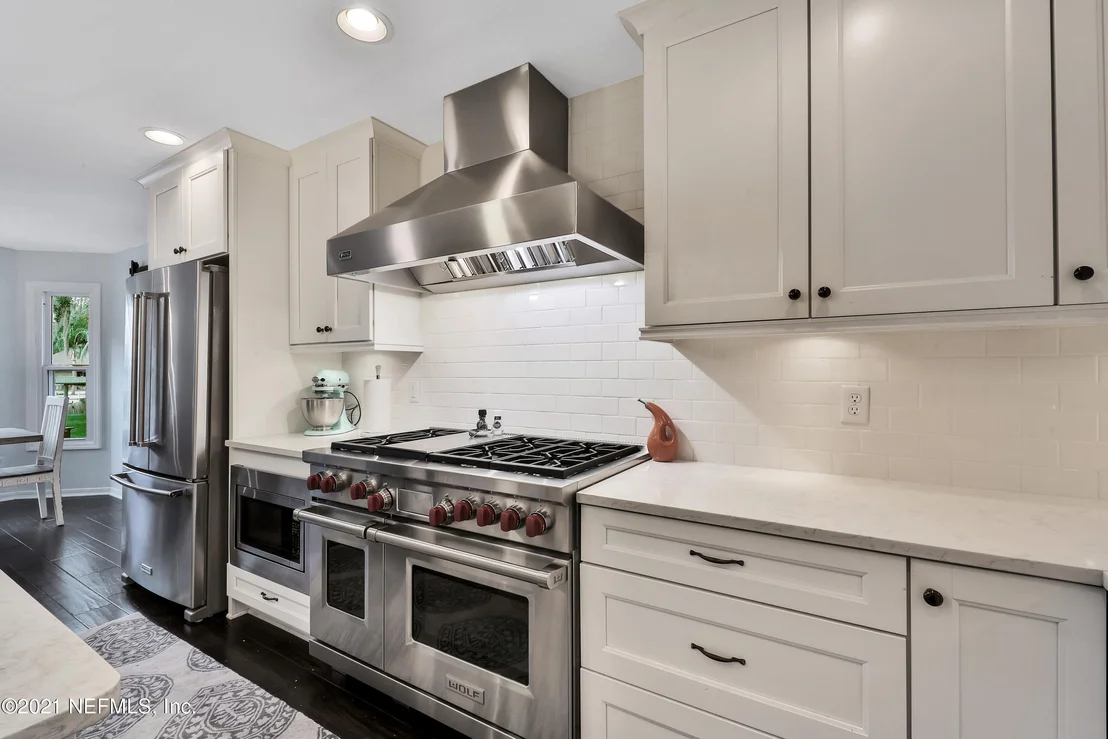Photo of 405 OAK Drive S